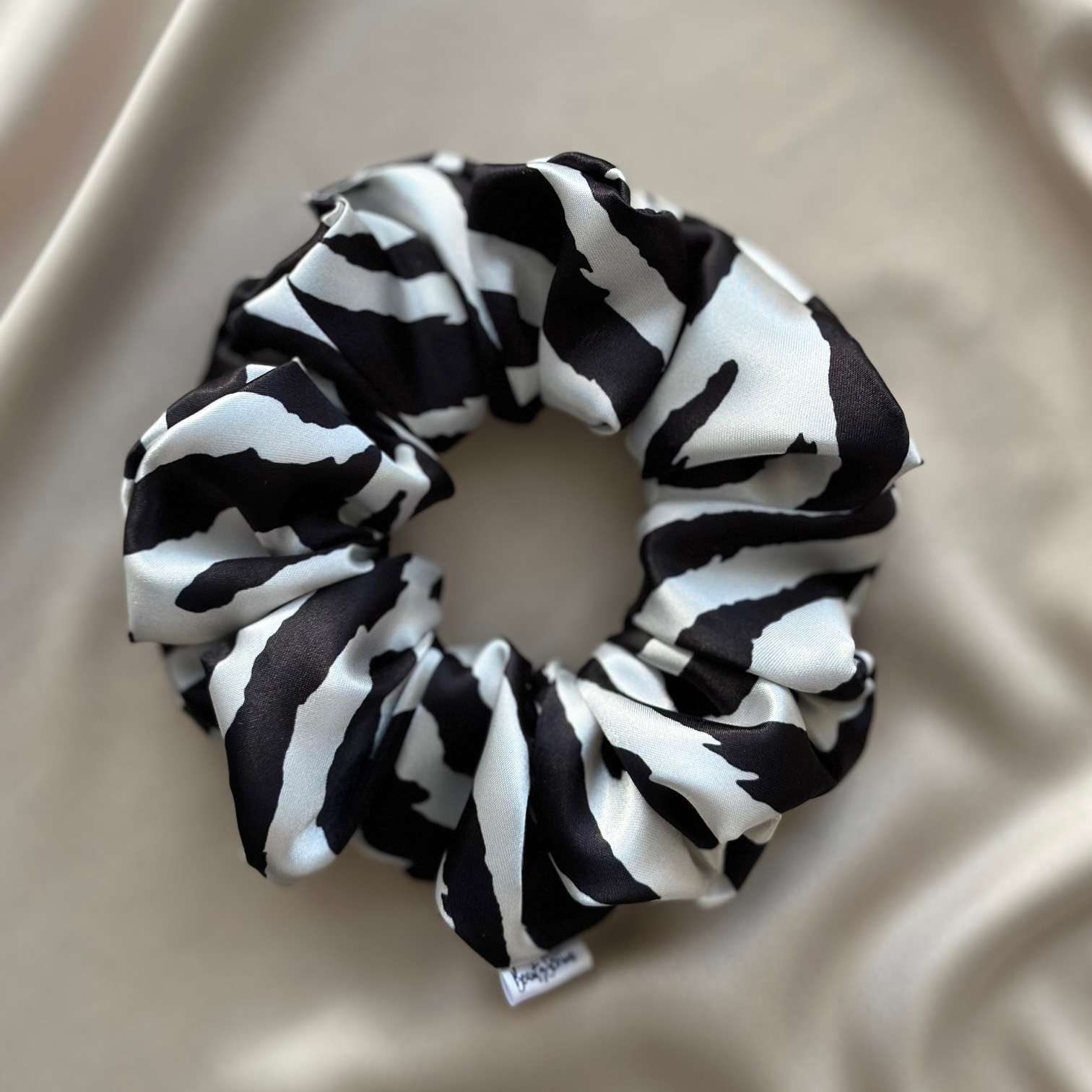 Satynowa gumka do włosów Zebra L - obrazek 2